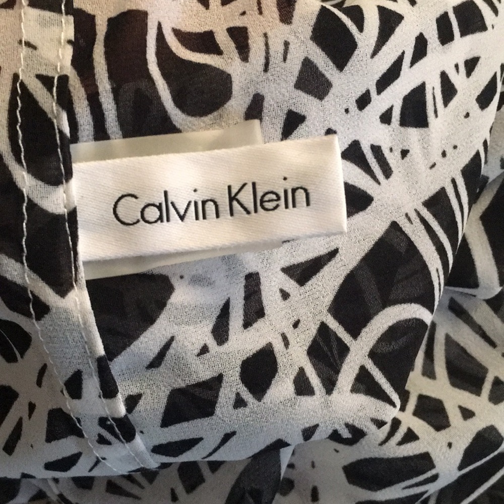 black and white patterned scarf